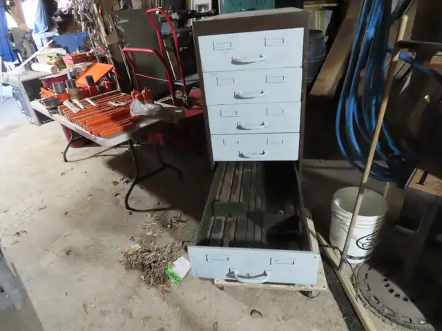 8 DRAWER METAL STORAGE CABINET in Bookcases & Shelving Units in Oshawa / Durham Region - Image 3