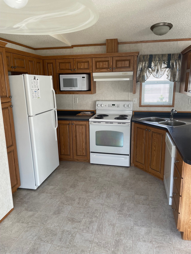 Large 3 Bedroom Home Maple Oak Ridge Long Term Rentals Edmonton