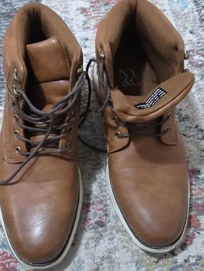 Soulier garcon comme neuf, View more