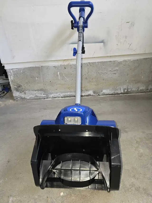 Snow Joe electric snow showel in Snowblowers in Mississauga / Peel Region - Image 4
