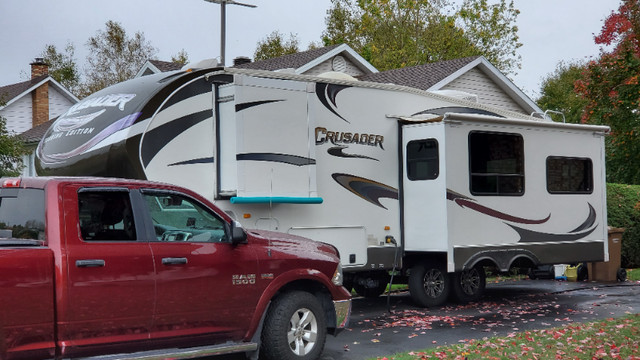 Fifthwheel CRUSADER 260 RLD, Édition Touring 2012, 29 pi 11 po in RVs & Motorhomes in Trois-Rivières