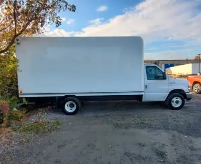 Great condition 2019 Ford E-450 cube truck with only 83K kms. Leased directly from Paradigm Fleet th...