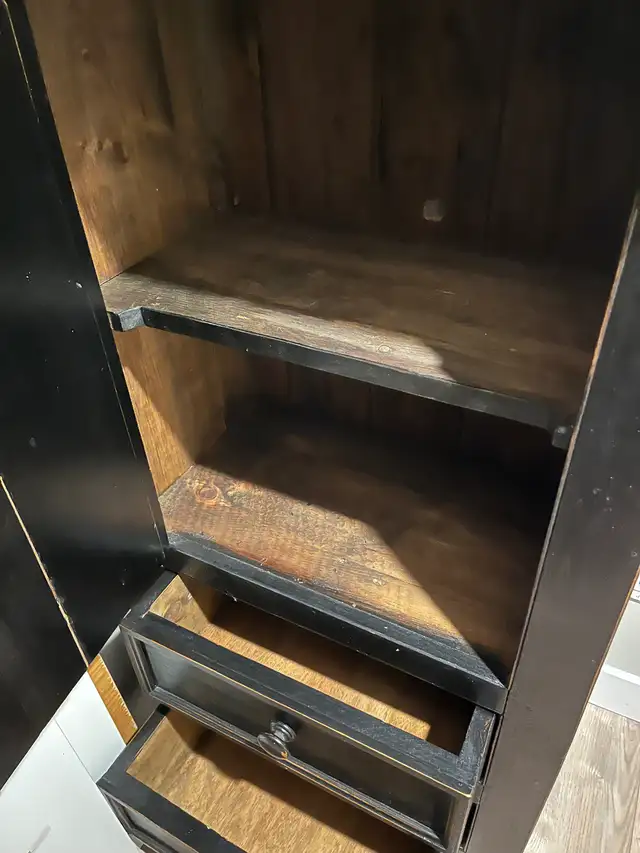 Solid Wood Cabinet in Hutches & Display Cabinets in Ottawa - Image 5