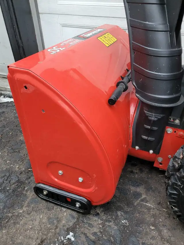 Yard Machines 30" snowblower in Snowblowers in Kitchener / Waterloo - Image 9