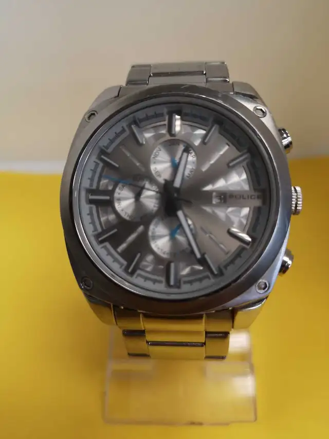 Montre robuste pour homme in Jewellery & Watches in City of Montréal - Image 3