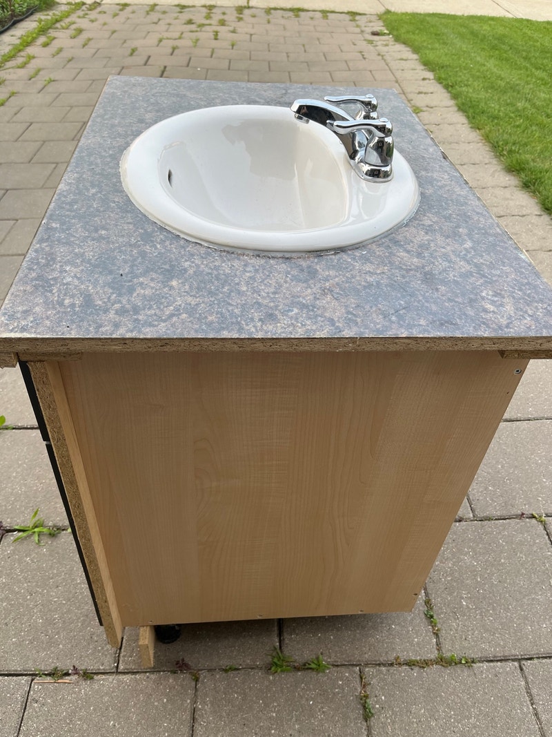 Sinks and vanities Free Stuff London Kijiji