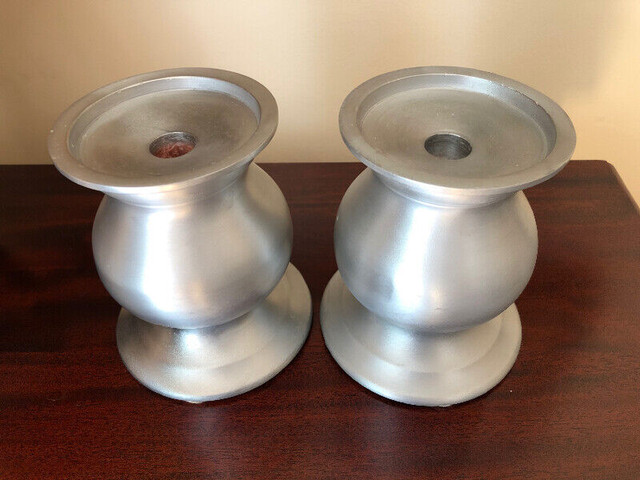 A Pair Polished Vintage Solid Aluminum Candle Holder dans Art et objets de collection  à Ville de Montréal