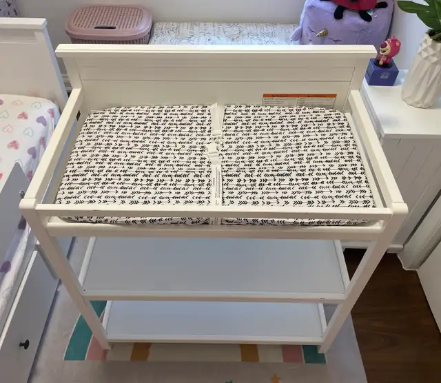 Crib, Mattress and Matching Change Table in Cribs in Mississauga / Peel Region - Image 6