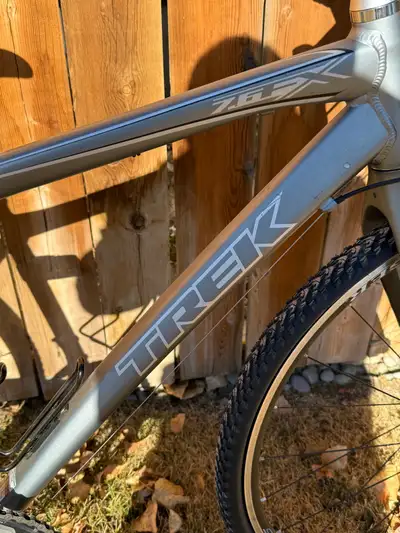 TREK 7.6 FX, View more