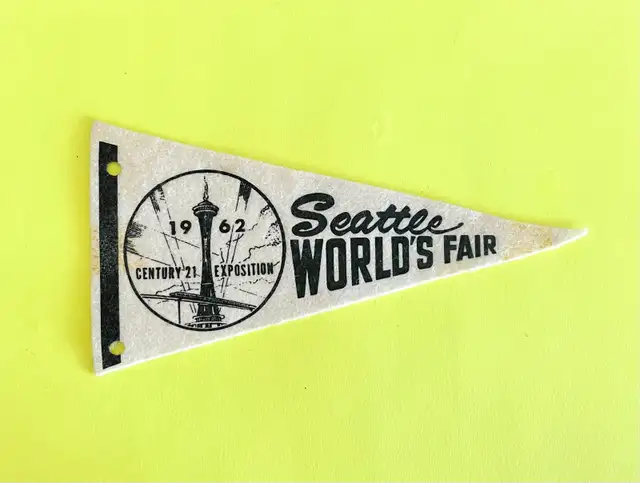 New York & Seattle World’s Fair Pennants in Arts & Collectibles in Ottawa - Image 4