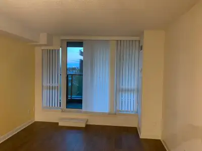 Modern Large 1 Bedroom + parking in great location