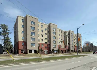 1 room available for 4mo. sublet 303 Westcourt Place (female only, for students, Winter 2026, Januar...