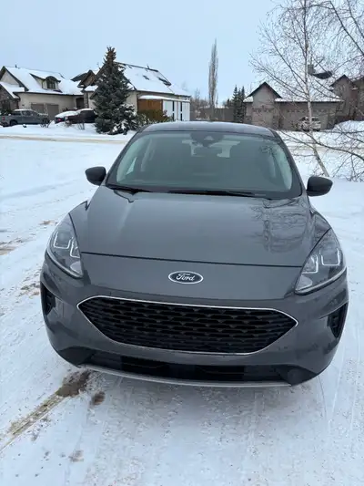 I am selling a 2022 Ford Escape SE AWD in excellent condition. This versatile SUV features a fuel-ef...