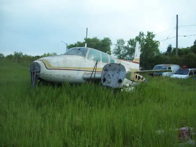 assortment of cessna 150 aircraft part's for sale plus a twin in Other in Regina - Image 2