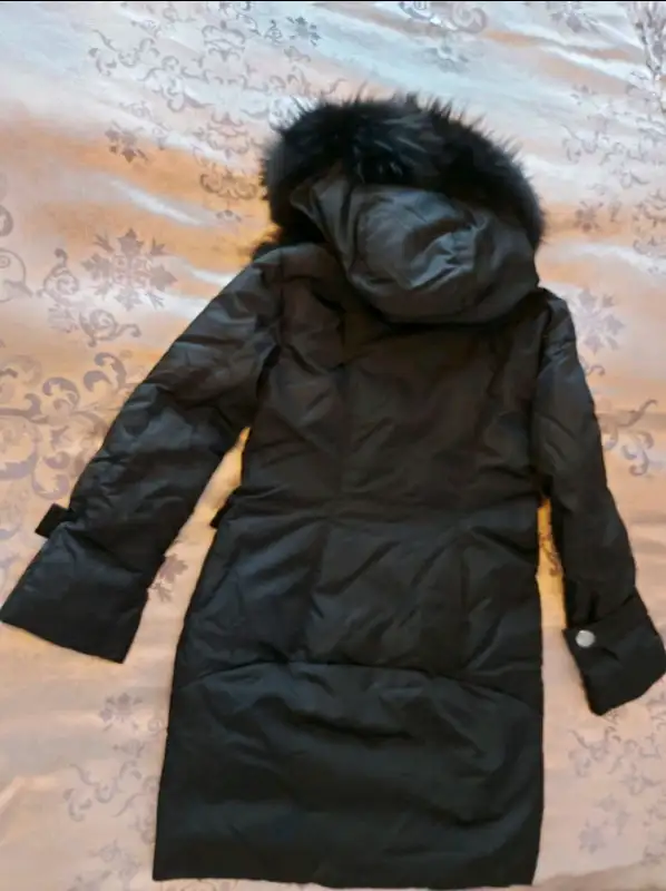 Moncler down winter coat value 4000$ like NEW in Clothing in City of Montréal - Image 5