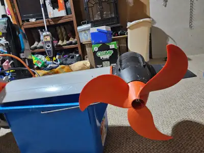 Electric boat motor for sale $2000 or best offer Worth over $5000 2.0 cruise equal to 6hp