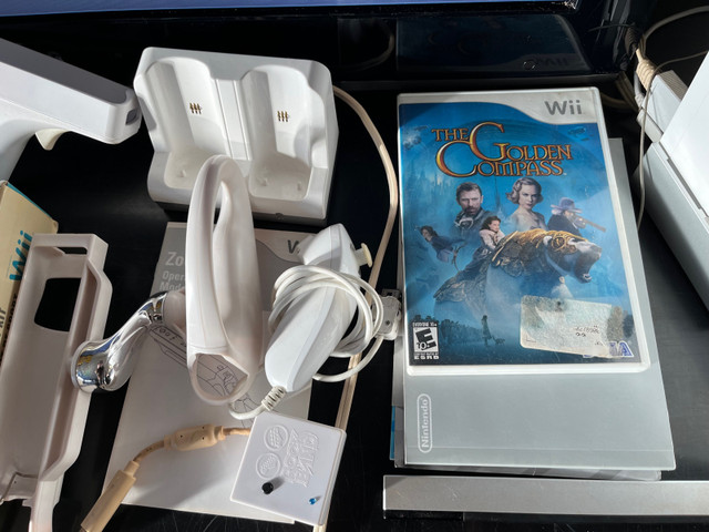 Nintendo Wii w/ accessories and 32” LG TV in Nintendo Wii in Thunder Bay - Image 3