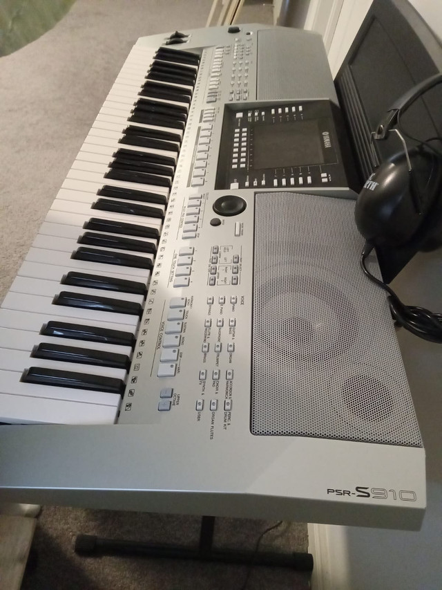 Yamaha PSR-S910 61-Key Arranger Workstation Keyboard | Pianos