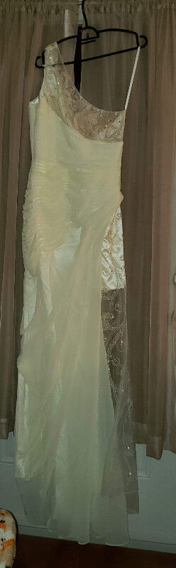 Gorgeous Wedding dress and engagement party dress in Wedding in Bedford - Image 2