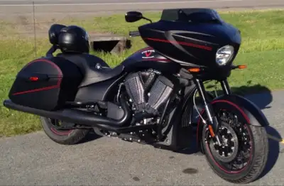 I'm selling as is, a 2015 Victory Cross Country touring motorcycle with 22,911 kms, a black finish w...