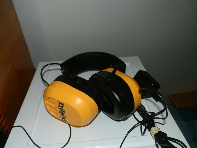 DEWALT DPG17 Bluetooth Hearing Protector Ear Muffs in Headphones in Dartmouth - Image 3