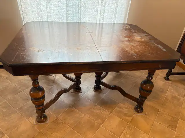 Antique Table in Dining Tables & Sets in Cape Breton - Image 3