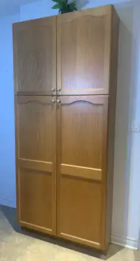 Kitchen Cabinets, good condition, large size pantry cabinet 