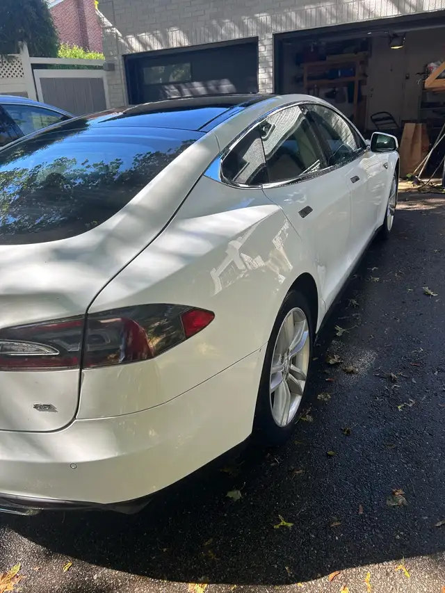 Tesla Model S 85 2013597331699828019203