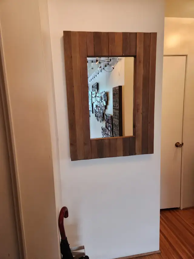 Large Solid Wood Framed Wall Mirror (91 x 71 cm) in Home Décor & Accents in Vancouver - Image 4