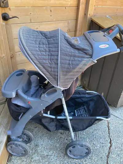 Evenflo stroller. Great condition and rolls beautifully ! It’s collapsable for travel and storage. B...