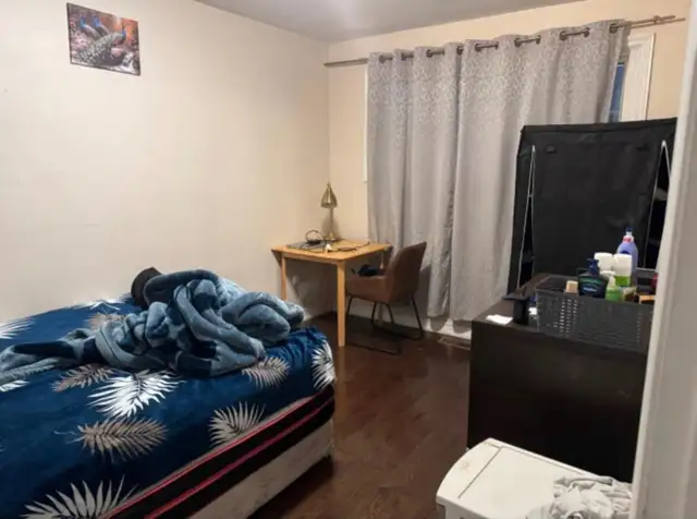 Room for rent- upper floor  in Room Rentals & Roommates in City of Toronto - Image 2