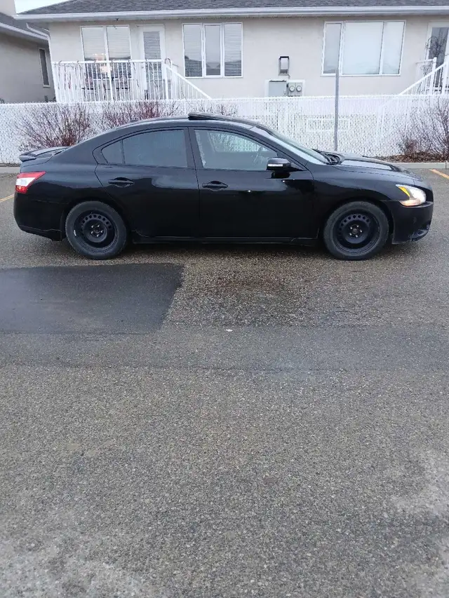 Nissan maxima in Cars & Trucks in Regina - Image 4