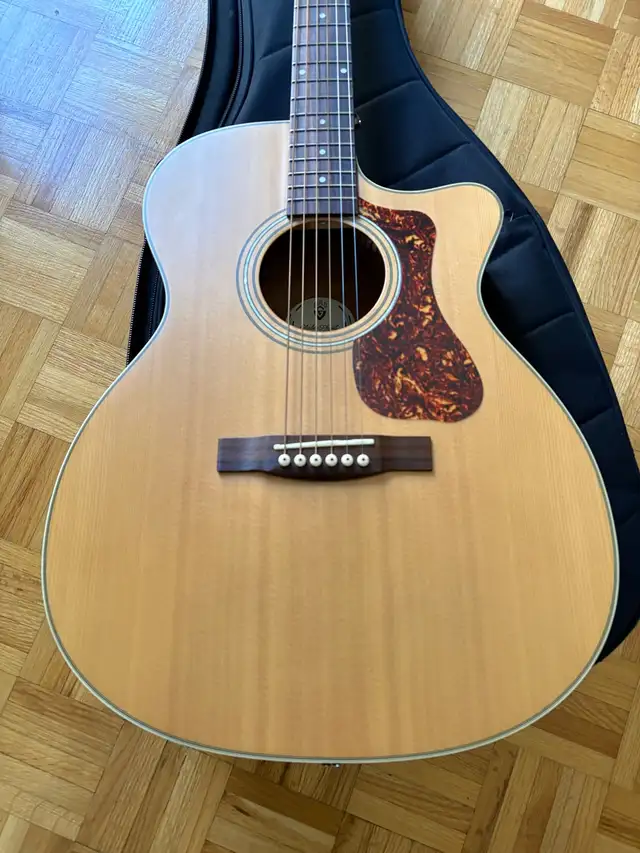 Guild OM240CE acoustic electric guitar  in Guitars in Markham / York Region - Image 3