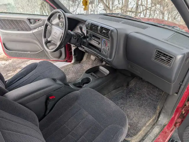 1996 Chevrolet Blazer in Cars & Trucks in Strathcona County - Image 8