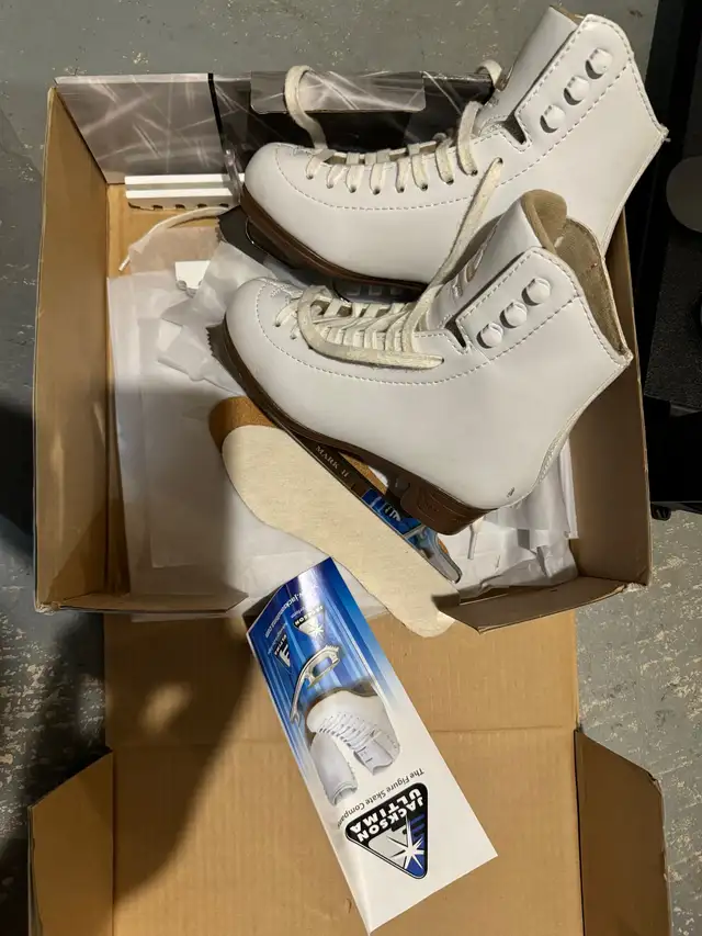 Figure Skates- Sizes 1.5 &3.5 in Skates & Blades in Hamilton - Image 4