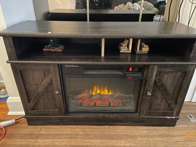 Electric fireplace  in Other in City of Toronto - Image 2