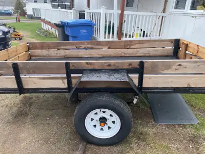 Traileur 4x8 refait à neuf tout est changé essieux pneux filage stop et chaîne tout est en neuf en b...