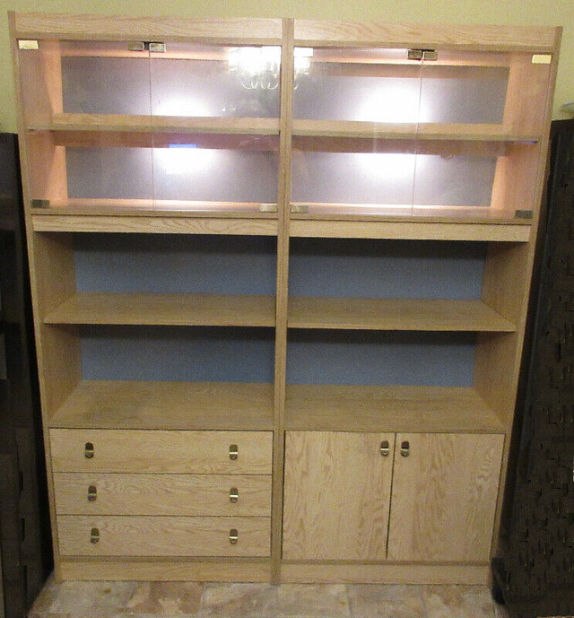 Armoire tiroirs Buffet vaisselier lumière lumineux éclairé chêne dans Buffets et vaisseliers  à Laval/Rive Nord - Image 2
