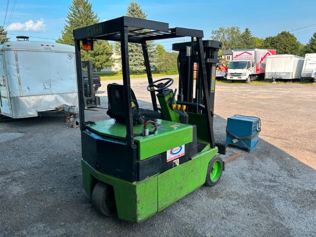 Chariot Élévateur CLARK TM15 à batterie 36V Battery Forklift dans Équipement agricole  à Laval/Rive Nord - Image 3