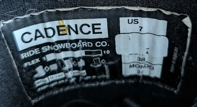 Size 7 snowboard boots in Snowboard in Calgary - Image 4