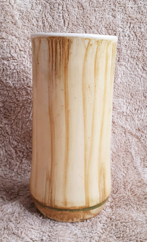 Vintage Island Worcester Bamboo look Vase from Jamaica in Arts & Collectibles in Leamington - Image 2