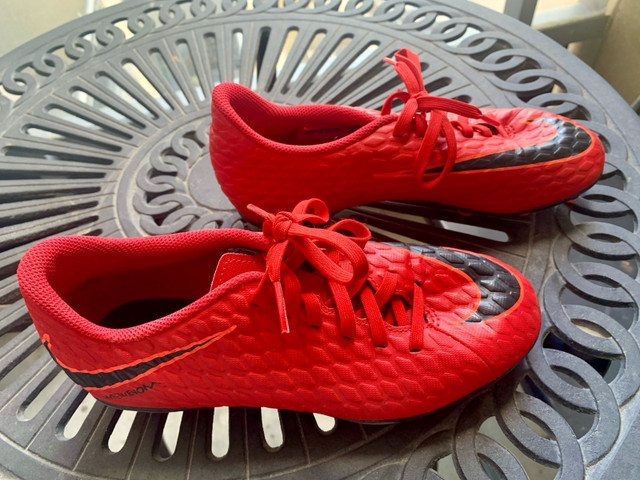 Nike Jr. Hypervenom soccer outdoor shoes in Soccer in Markham / York Region