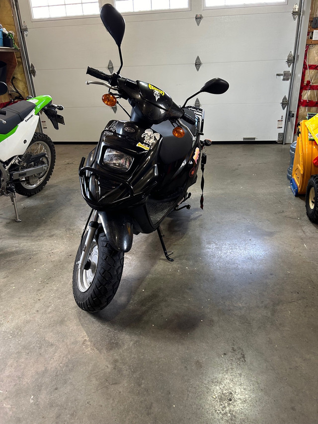 scooter à vendre dans Scooters et minimotos  à Saint-Hyacinthe