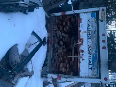 cabin is the 3x4 single grove cedar style log it was dis-assembled 1994 stored in a cube van ever si...