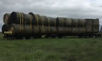 32’x32’ Traileze extra low 17”drop deck super B’s, 42” deck height, 11.5’ fold in and out HD out rig...