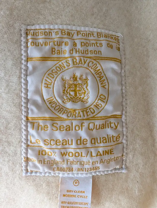 Hudson's Bay 4 point blanket for pickup in Vanier in Bedding in Ottawa - Image 3