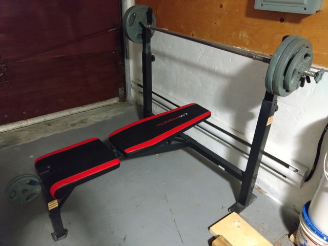 Bench Press CAPSTRENGTH with bar & weights dans Appareils d'exercice domestique  à Ville de Montréal