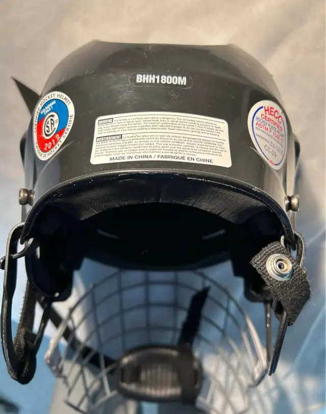 Small hockey equipment  in Hockey in Brantford - Image 7