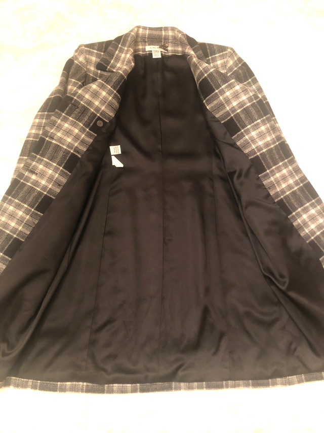 Manteau pour femme NINE WEST. Small dans Femmes - Hauts et vêtements d'extérieur  à Laval/Rive Nord - Image 3