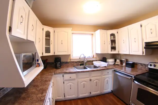 Room for rent close to UPEI in Room Rentals & Roommates in Charlottetown - Image 2
